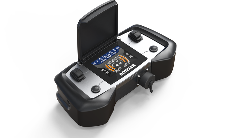 ROTZLER APEX Seilwinden-Fernbedienung mit aufklappbarer Displayabdeckung, ergonomischen Bedienelementen und robustem Gehäuse für extreme Einsatzbedingungen.