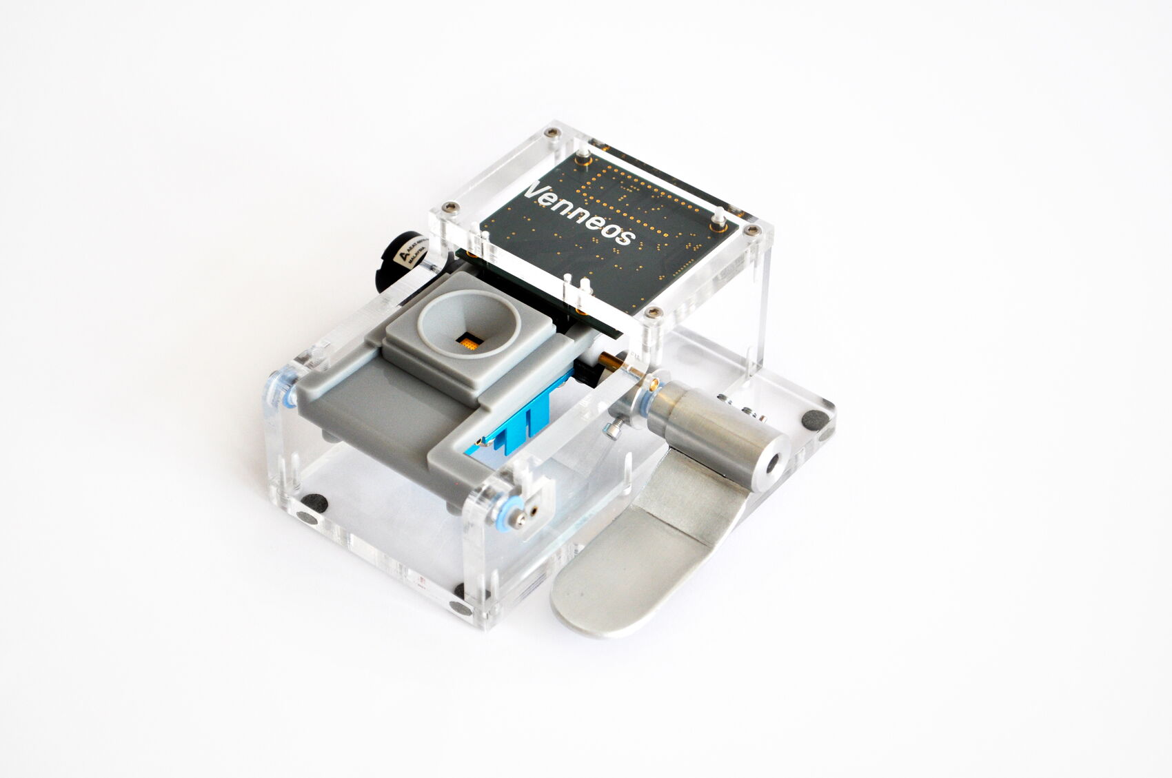 Transparenter Funktionsprototyp des CAN-Q zur Entwicklung des Kontaktierungsmechanismus.
