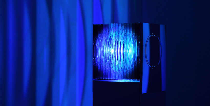Detailansicht der atmosphero Lichtinstallation mit Spiegeltechnik und dynamischen Lichteffekten als innovatives Lighting Design.