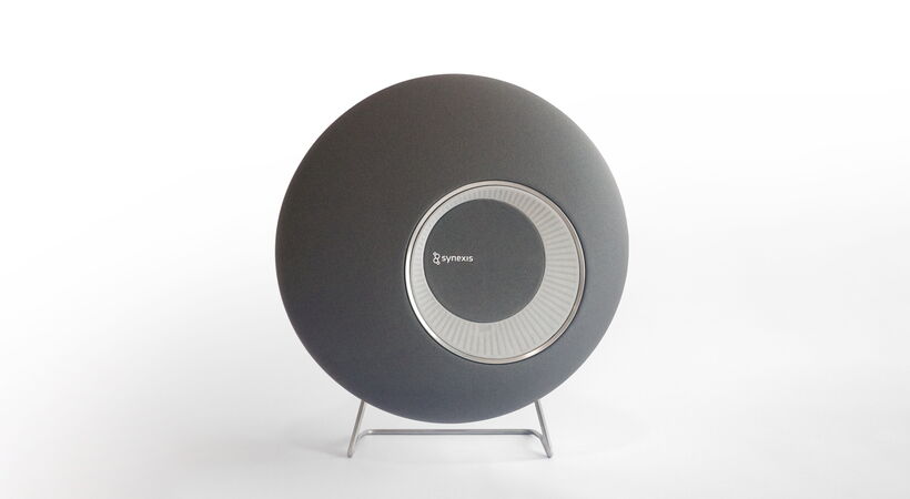 Mit dem Red Dot Design Award ausgezeichnetes Produktdesign des Luftreinigers Sphere von Synexis mit markanter kreisförmiger Formensprache.