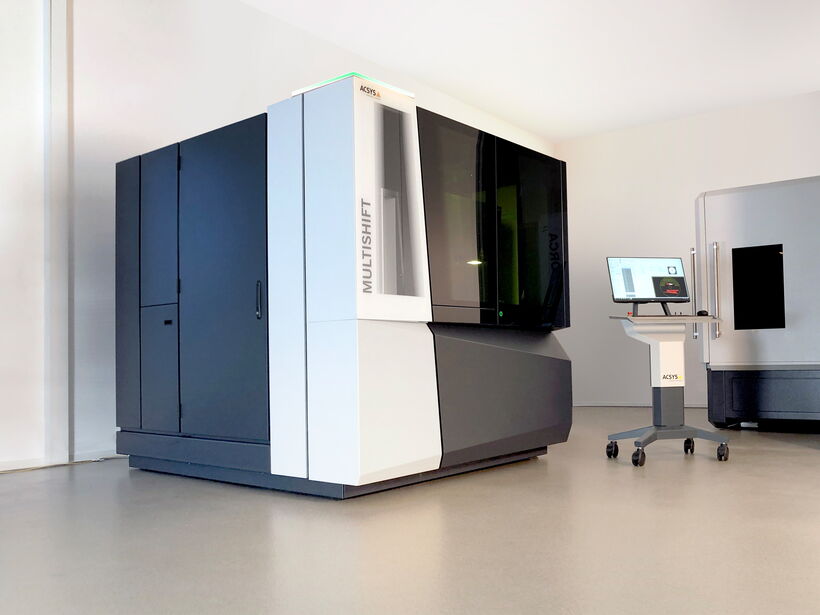 Produktdesign der Laserbearbeitungsanlage MULTISHIFT von Acsys mit vollverglaster Front und ergonomischem Bedienpanel.