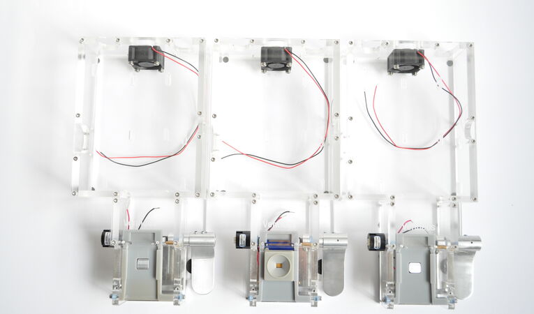 Funktionsprototypen des Kontaktierungsmechanismus für die Venneos CAN Q Station.