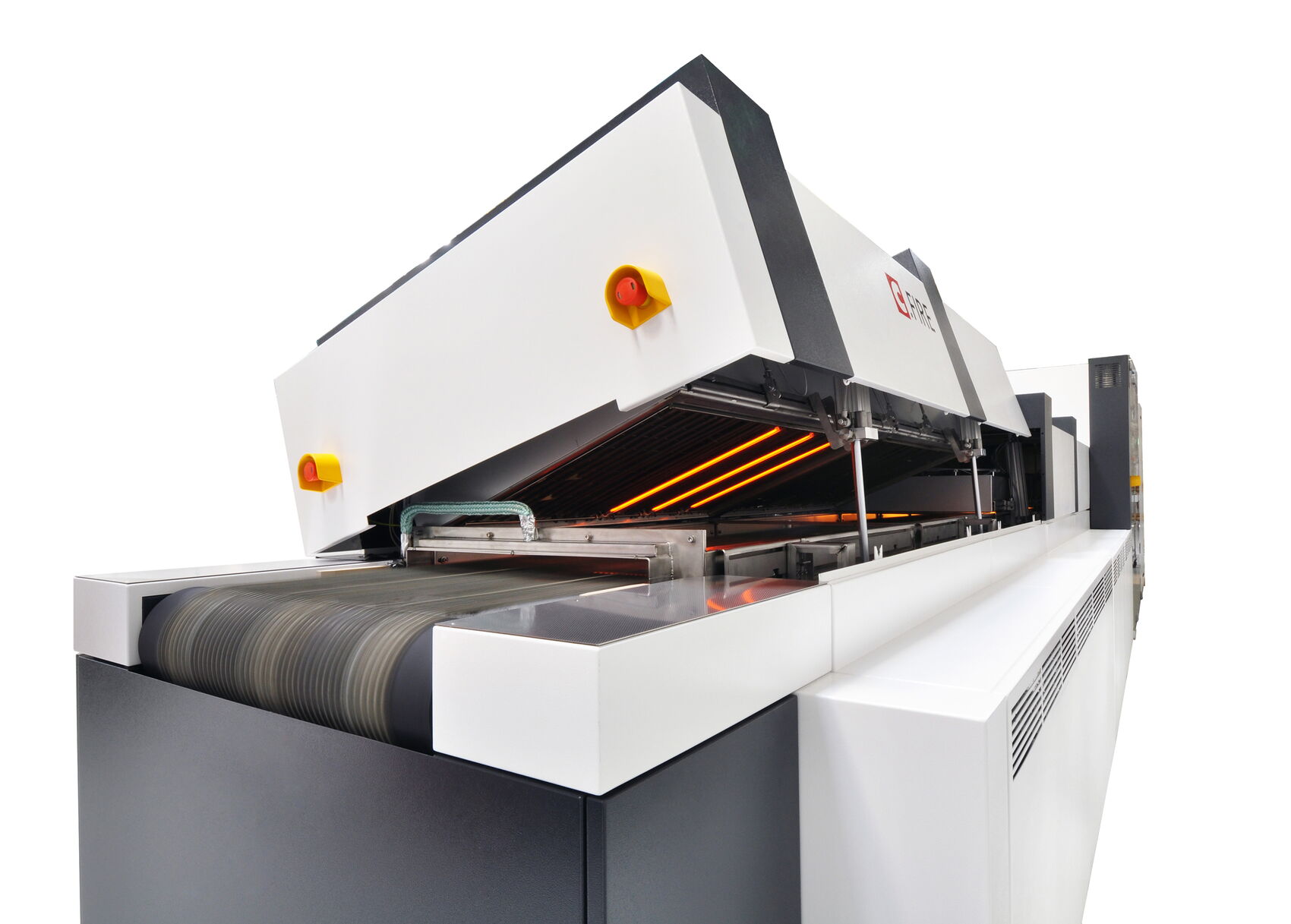 Geöffnete Prozesshaube der centrotherm C.FIRE Produktionsanlage mit ergonomischem Haubensystem und freiem Zugang zur Prozesskammer.