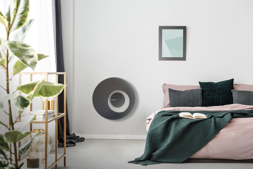 Der Luftreiniger Sphere von Synexis fügt sich durch sein minimalistisches Konsumgüterdesign harmonisch in moderne Wohnräume ein.