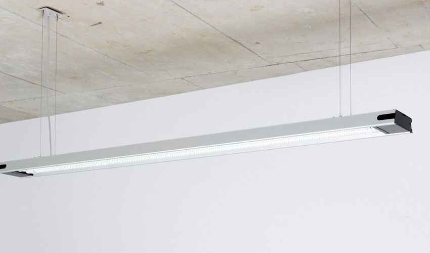 Minimalist LED pendant luminaire designed in the fields of lighting design and consumer goods design, featuring a premium aluminum profile and efficient lighting technology.
