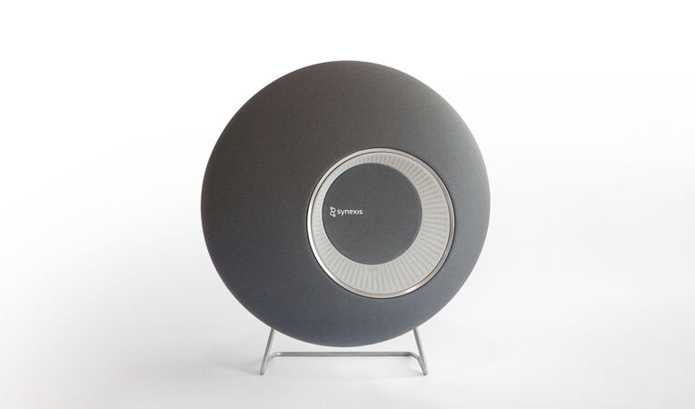 Mit dem Red Dot Design Award ausgezeichnetes Produktdesign des Luftreinigers Sphere von Synexis mit markanter kreisförmiger Formensprache.