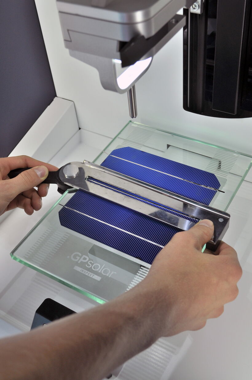 Entwicklung eines innovativen Prüfkonzepts für Solarzellen mit ergonomischem Prüfwerkzeug und intuitivem Bedienkonzept.