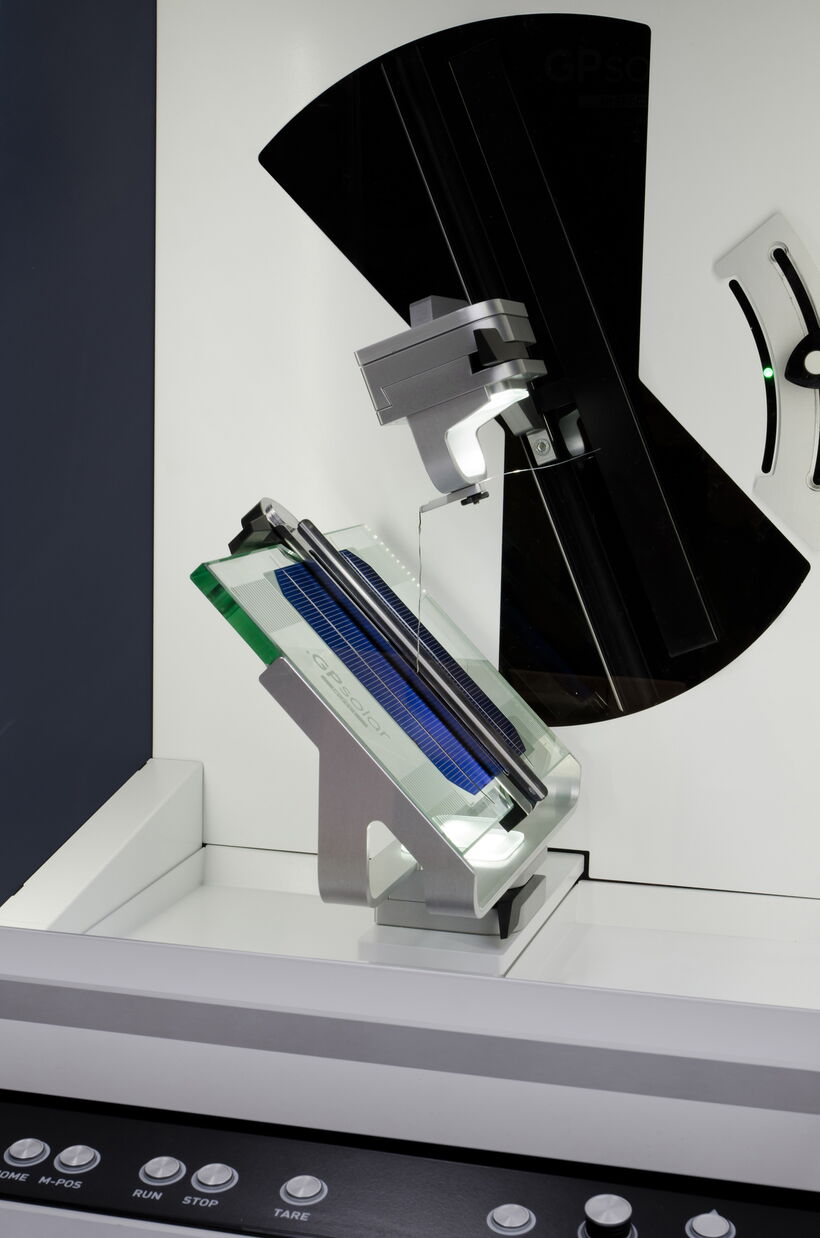 Entwickelte Prüfaufnahme für Solarzellen mit präziser Mechanik und durchdachtem Prüfkonzept als Teil der ganzheitlichen Produktentwicklung