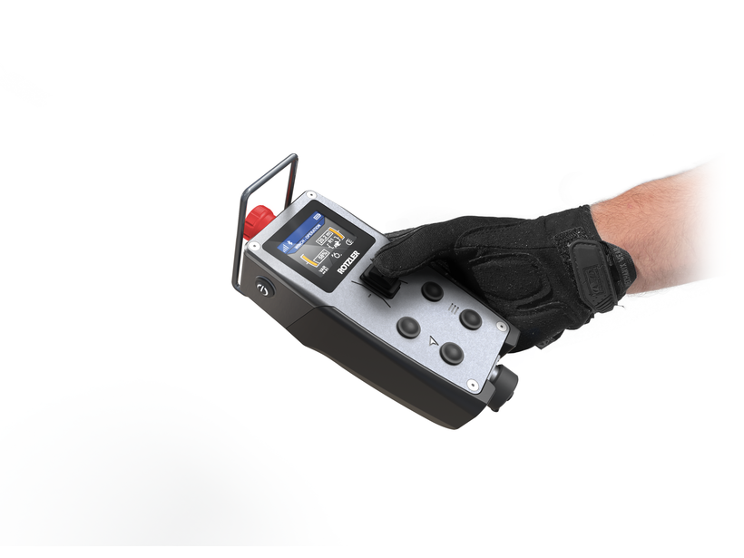 ROTZLER APEX Seilwinden-Fernbedienung mit ergonomischem Gehäuse, Handschuhbedienung und robustem Industrial Design für den professionellen Offroad- und Rettungseinsatz.