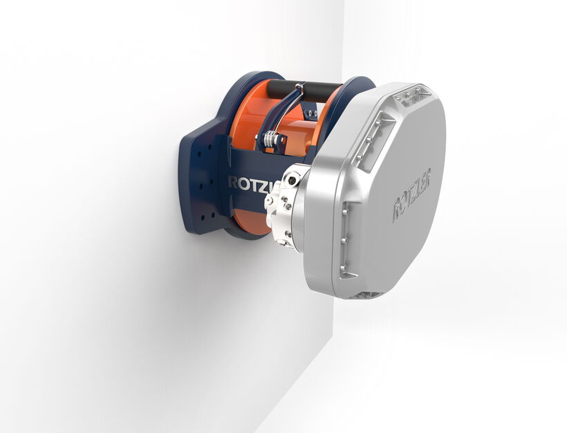 Industrielle Antriebseinheit mit farbcodierten Komponenten und hochwertigem Maschinengehäuse im Industrial Design.
