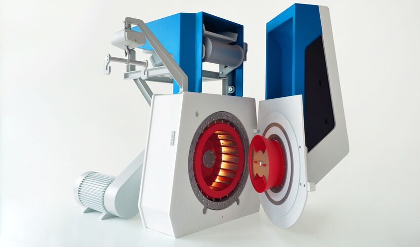 Detailed MRZ trade show model by Dieffenbacher featuring a functional cutting ring for presenting complex plant engineering technology.