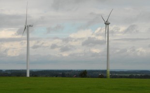 Wind turbines are getting older and need to be replaced. The Fraunhofer Institute WKI is developing a new method to recover the balsa wood contained in the rotor blades.